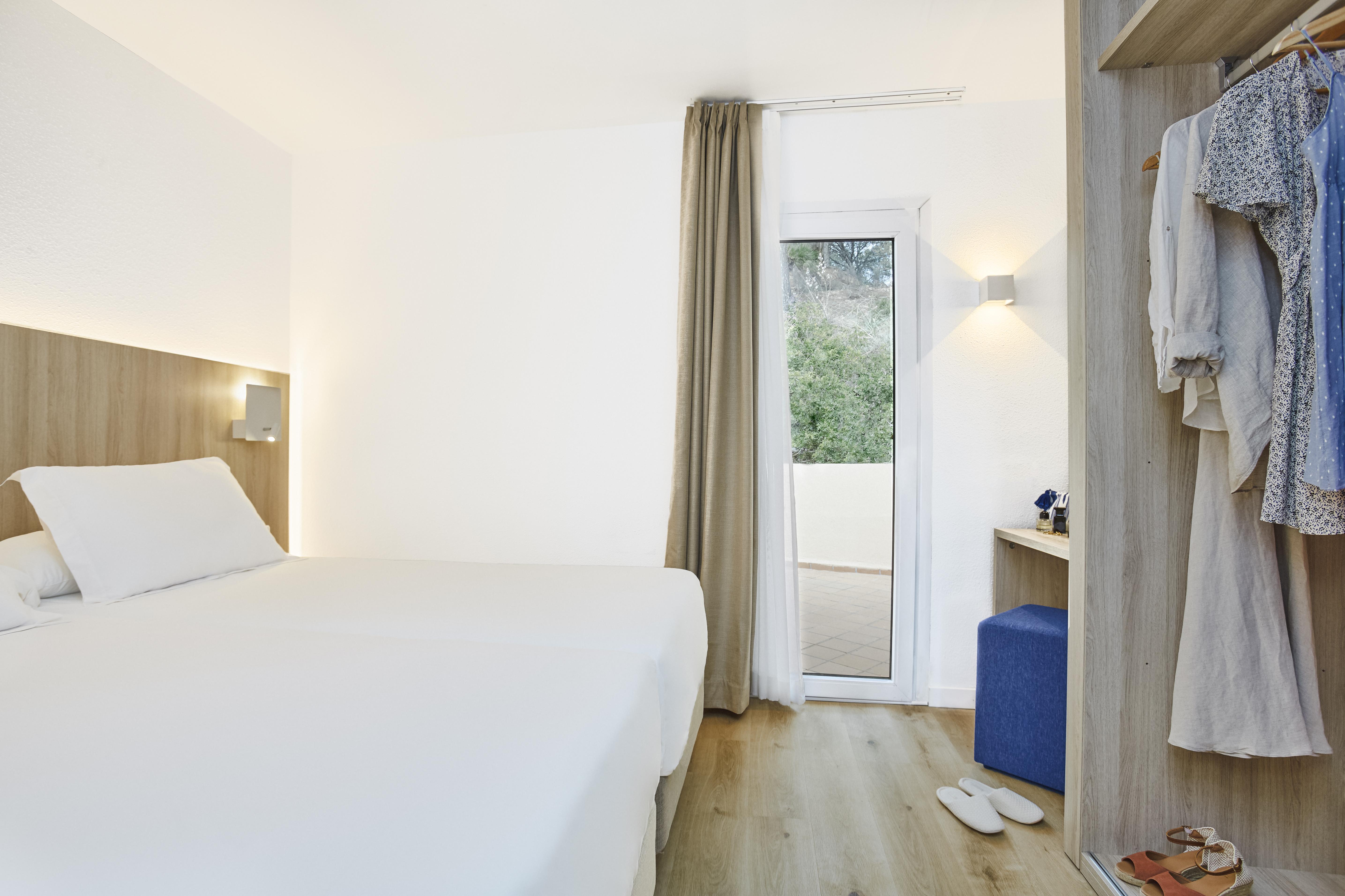 Universal Aparthotel Don Camilo Sant Elm Exteriör bild