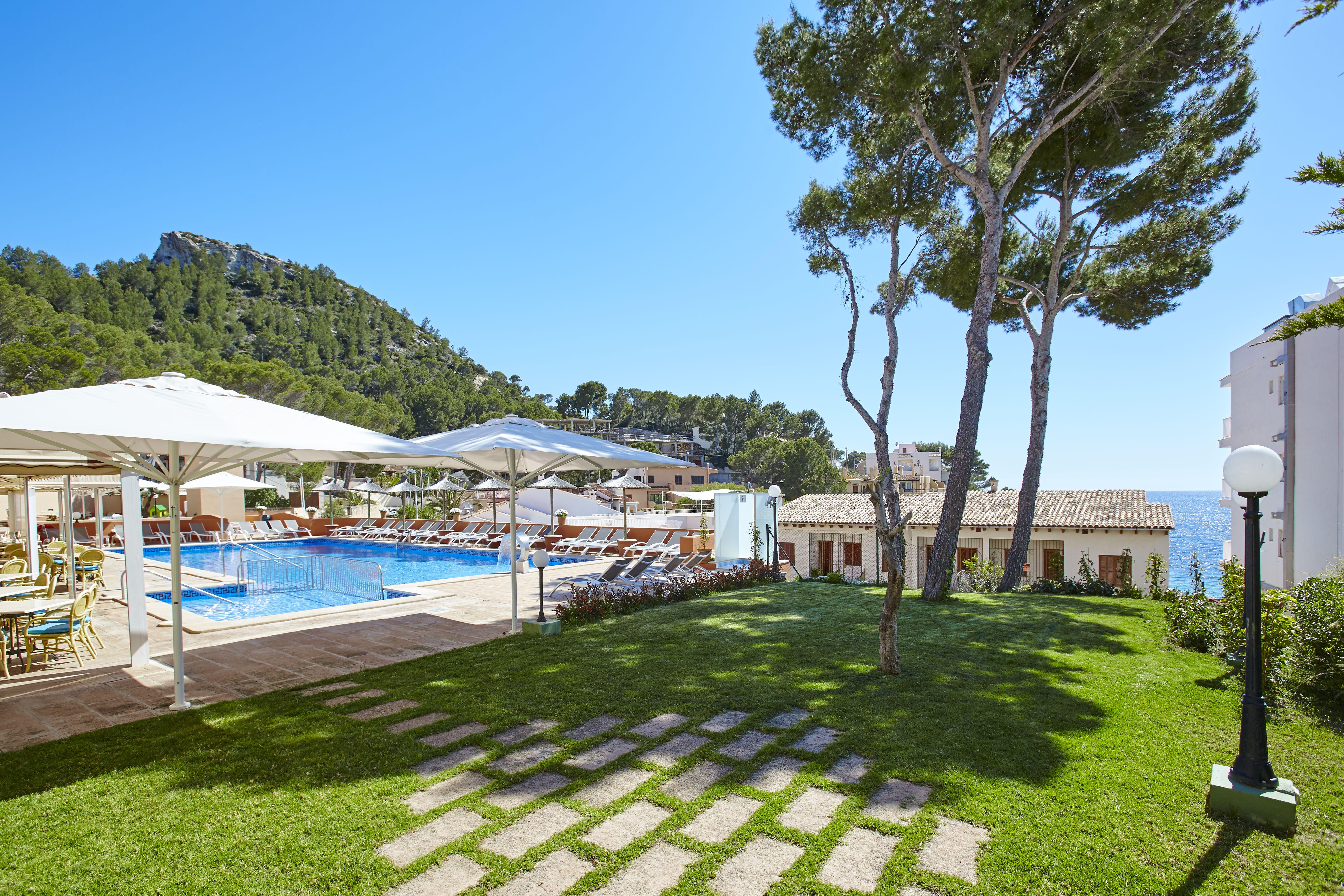 Universal Aparthotel Don Camilo Sant Elm Exteriör bild