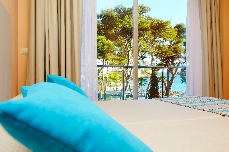 Universal Aparthotel Don Camilo Sant Elm Exteriör bild