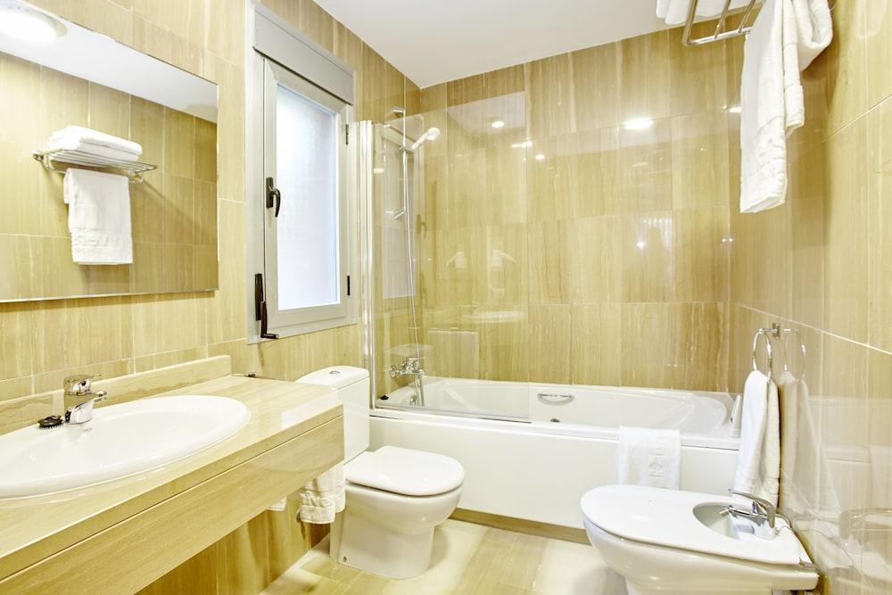 Universal Aparthotel Don Camilo Sant Elm Exteriör bild